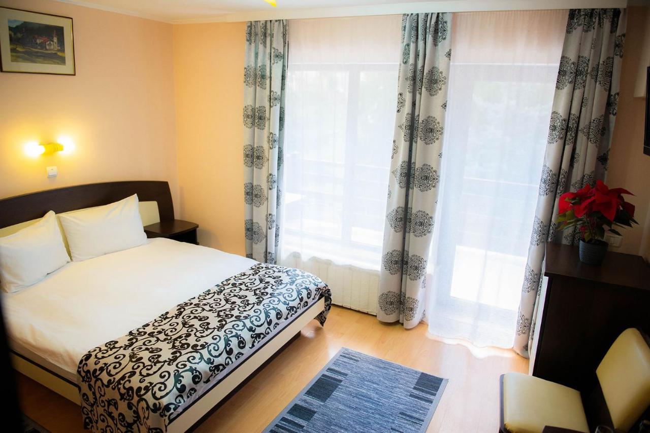 Casa Maia Hotell Buşteni Exteriör bild