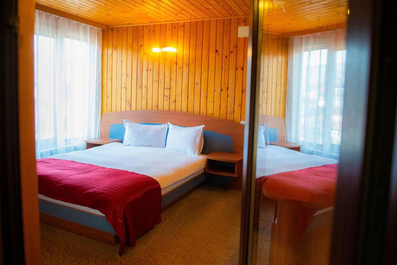 Casa Maia Hotell Buşteni Exteriör bild