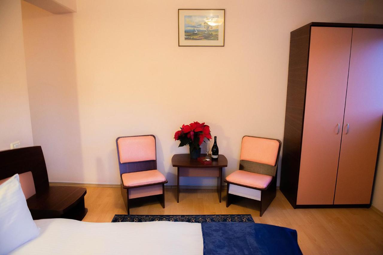 Casa Maia Hotell Buşteni Exteriör bild