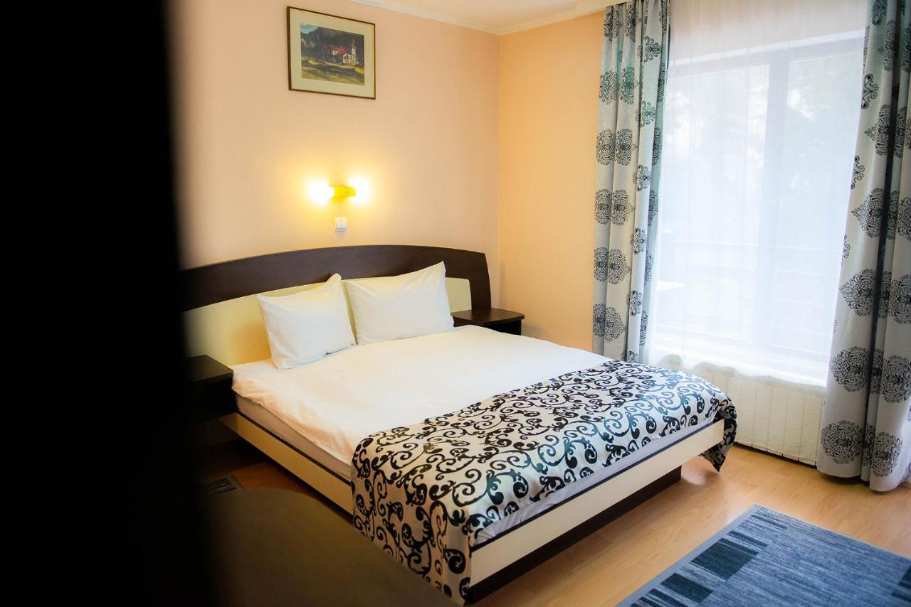 Casa Maia Hotell Buşteni Exteriör bild