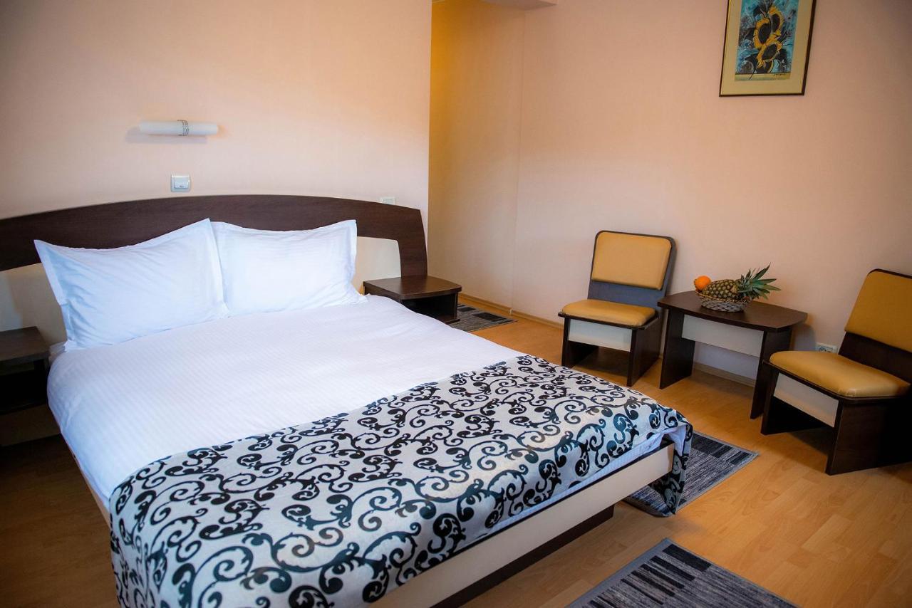Casa Maia Hotell Buşteni Exteriör bild