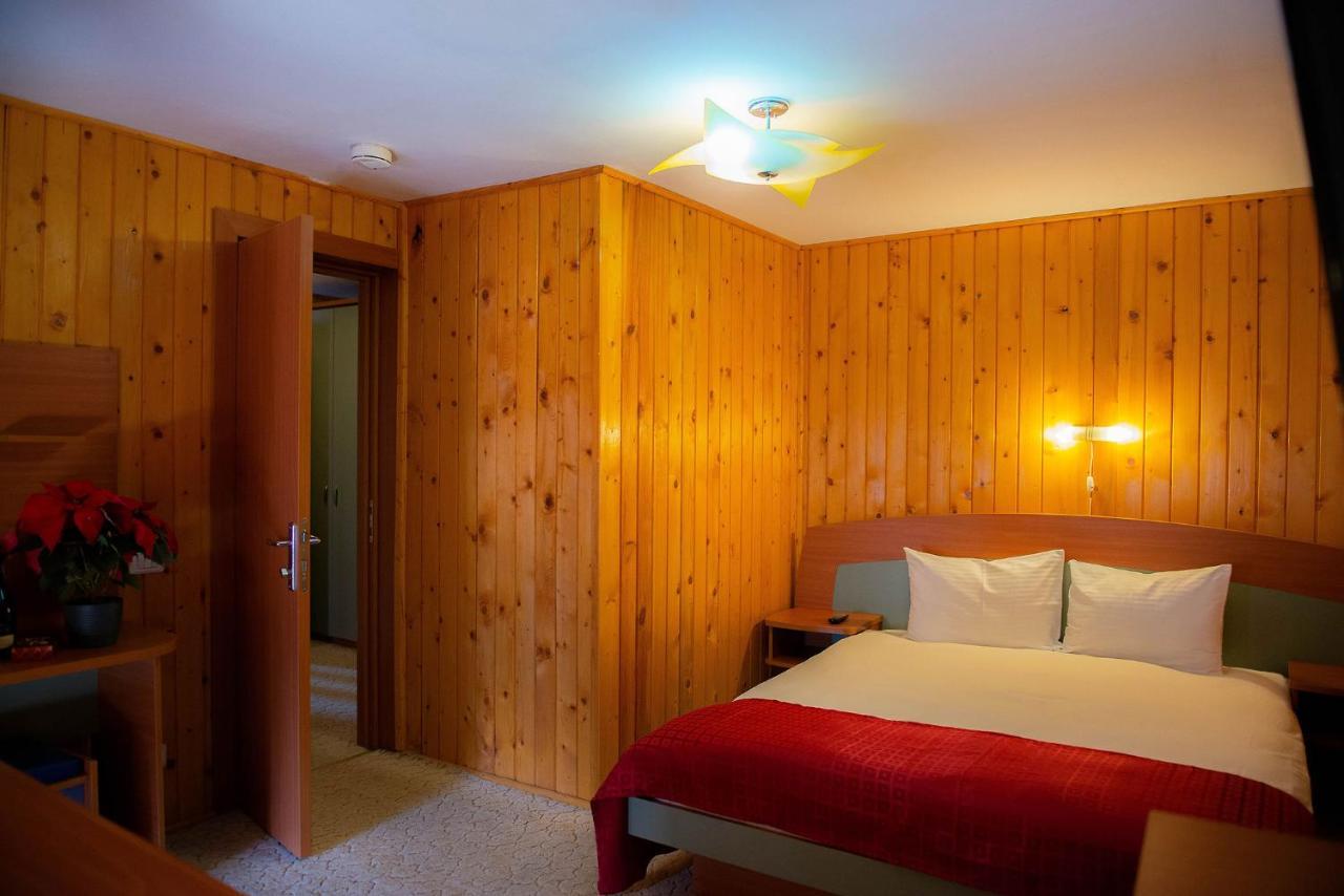 Casa Maia Hotell Buşteni Exteriör bild