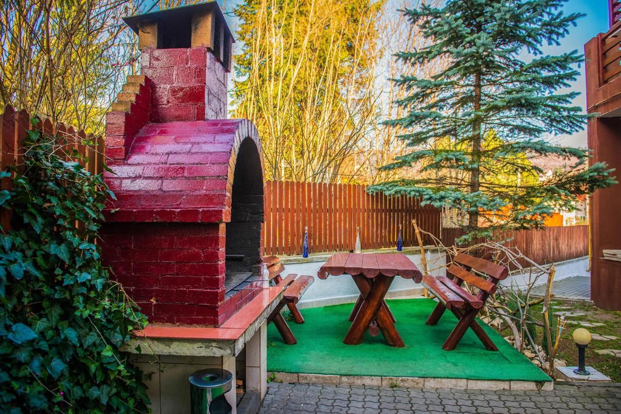 Casa Maia Hotell Buşteni Exteriör bild