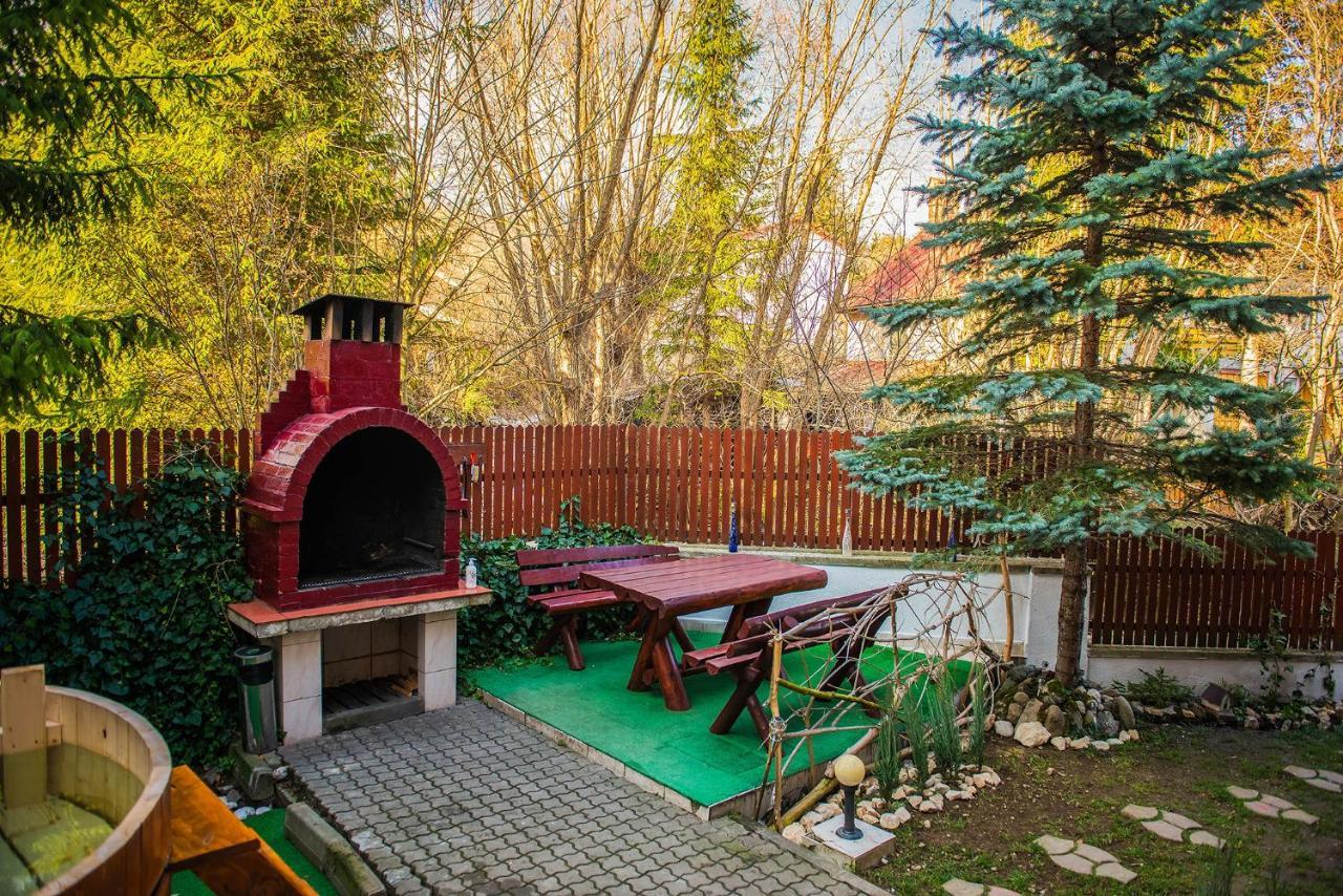 Casa Maia Hotell Buşteni Exteriör bild